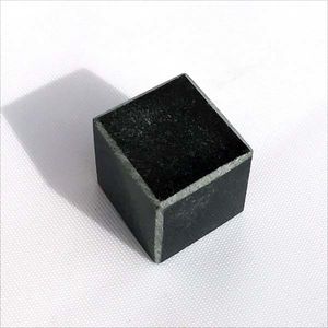 Кубик для виски полированный из талькохлорита. Продукты из талькохлорита.