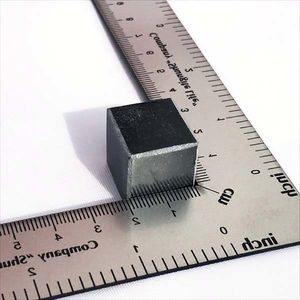 Кубик для виски полированный из талькохлорита. Продукты из талькохлорита.