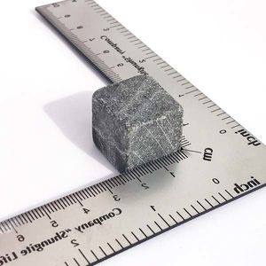 Кубик для виски неполированный из талькохлорита. Продукты из талькохлорита.